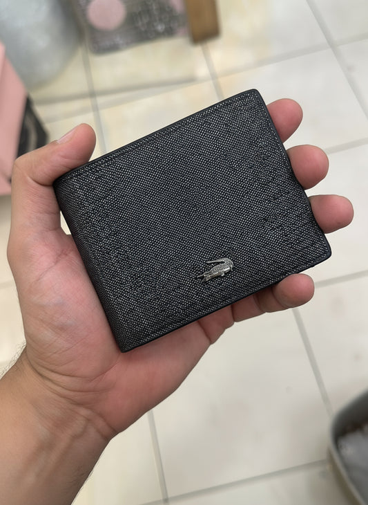 محفظة لاكوست